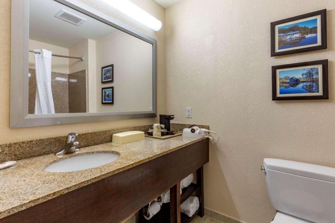 Comfort Inn Fayetteville I-95 エクステリア 写真